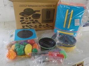 lot 115 image: Joyin Refrigerator and Toy Food Set.
