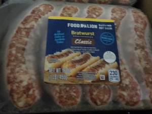 lot 206 image: Food Lion classic bratwurst