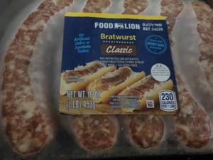 lot 207 image: Food Lion classic bratwurst