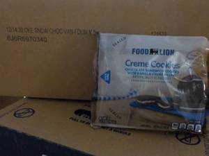 lot 300 image: Food Lion Crme Cookies