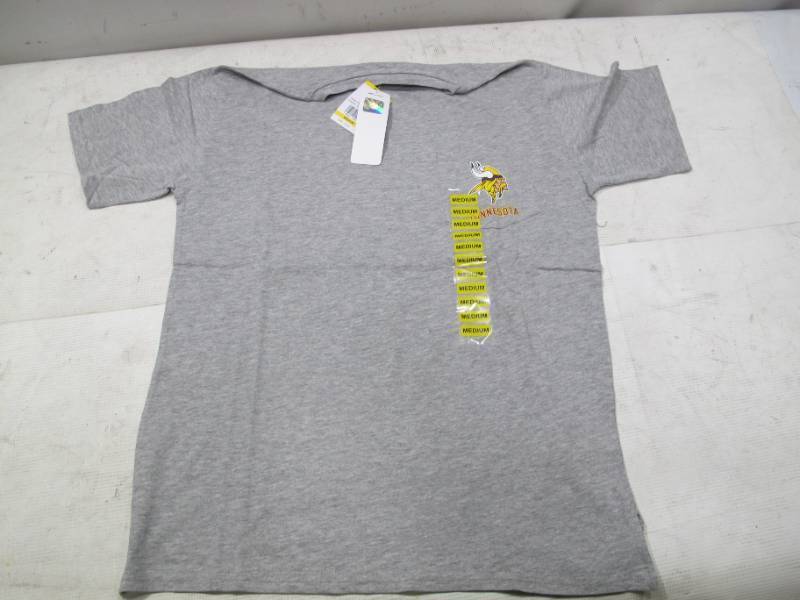 lot 429 image: NEW Pair of WOMENS Short Sleeve Minnesota Vikings T-Shirts - Gray and Purple - XXL