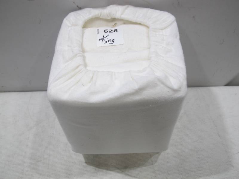 lot 281 image: NEW Luxury Turkish Cotton Flannel Sheet Set - King - White
