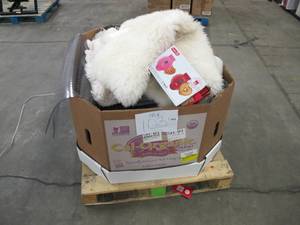 lot 103 image: Pallet of Store Overstock Store and Ecommerce Product and Returns - Rugs and Runners
