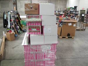 lot 118 image: Pallet of Store Overstock Product - NEW Holiday Candy and Treats