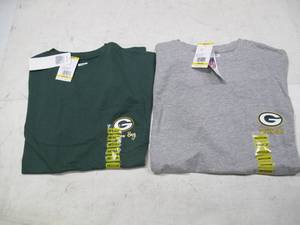 lot 419 image: NEW Pair of WOMENS Short Sleeve Green Bay Packers T-Shirts - Gray and Green - MEDIUM