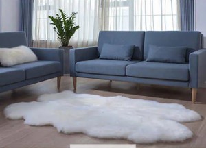 lot 199 image: Windward Genuine Sheepskin Quad Rug - Quad 3 ft 7 In x 5 ft 10 In White