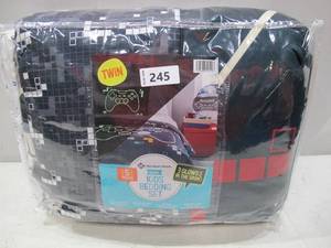 lot 245 image: NEW Members Mark Glow-in-the-Dark Bed-in-a-Bag Kids Comforter Set (5-Piece Twin) - Gamer
