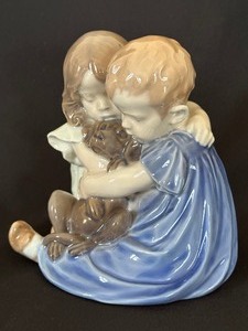 lot 76 image: Vintage Royal Copenhagen Figurine #9067