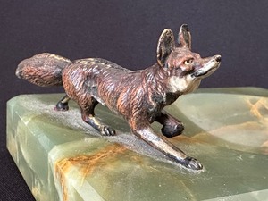 lot 66 image: Vintage Austrian Cold Painted Bronze Fox Desk Tidy