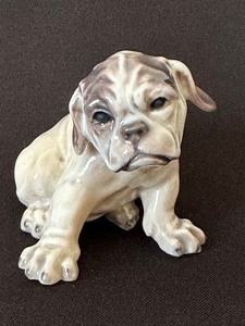 lot 64 image: Dahl Jensen Bulldog Porcelain Figurine No. 1139