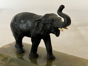 lot 60 image: Vintage Desk Tray with Bronze Elephant Figurine