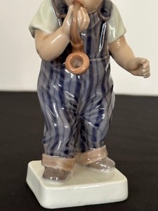 lot 55 image: Jens Peter Dahl-Jenson Figurine No. 1027