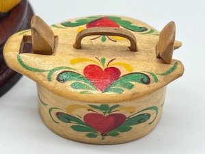 lot 95 image: Vintage Miniature Swedish Tine Boxing Figurine and More