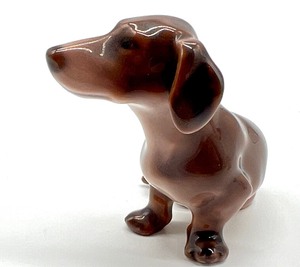 lot 89 image: Peter Jens Dahl Dachshund Figurine No. 1131 & Bing and Grndahl Basset Hound Figurine No. 2542