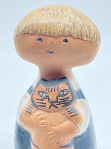 lot 12 image: Lisa Larson Gustavsberg Pelle with Cat Pottery Figurine