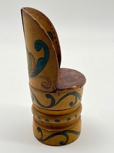 lot 112 image: Antique Wooden Rosemaling Doll Chair