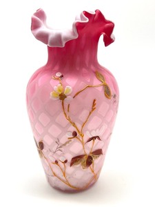 lot 106 image: Antique Diamond Quilt Pink Case Vase
