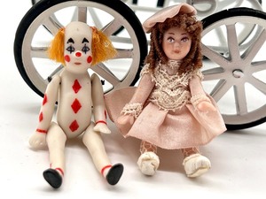 lot 102 image: Miniature Dollhouse Stroller and Dolls
