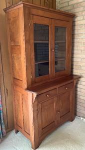 lot 14 image: Antique Victorian Cabinet