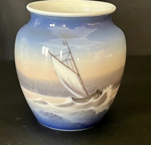 lot 229 image: Jens Peter Dahl Jensen Vase and Small Plate