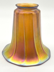 lot 199 image: Quoizel Glass Light Shade