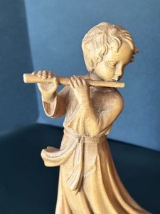 lot 184 image: Three Carved Wooden Angel Figurines by Drechselstube