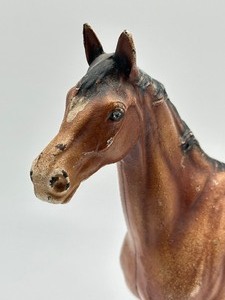 lot 22 image: Vintage Cast Iron Hubley Metal Thoroughbred Horse Figurine