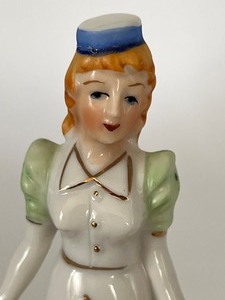 lot 130 image: Vintage Sarsaparilla Novelty Porcelain Hat Box Lady Salt and Pepper Figurine