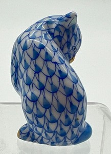 lot 132 image: Vintage Herend Cat Figurine