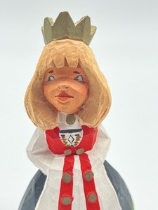 lot 148 image: Pair of Vintage Norwegian Carved Wooden Figurines