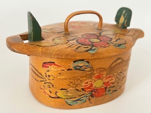 lot 147 image: Vintage Wooden Swedish Hand Painted Tine Box