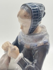 lot 23 image: Vintage Royal Copenhagen Figurine #1317