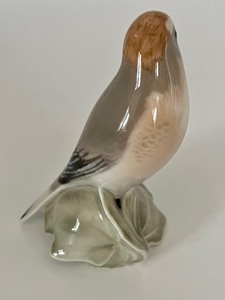lot 159 image: Bing and Grndahl Bird Figurine Number 2020