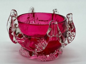lot 162 image: Antique Hand Blown Cranberry Glass Salt Dish