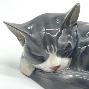 lot 247 image: Royal Copenhagen Sleeping Cat Figurine No. 422