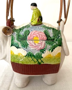 lot 262 image: Antique Banko Japanese Teapot