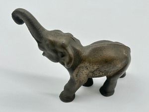 lot 313 image: Vintage Cast Iron Elephant Figurine
