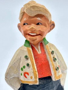 lot 318 image: Pair of Hand Carved Scandinavian Figurines