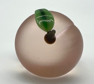 lot 303 image: Vintage Orient Flume Peach Paperweight