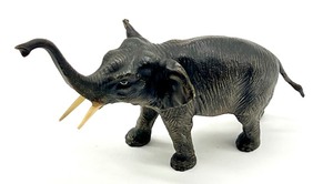 lot 305 image: Vintage Bronze Elephant Figurine