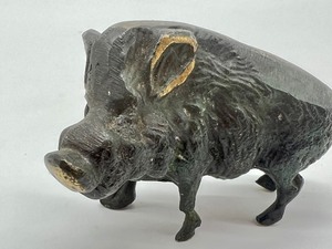 lot 263 image: Vintage Miniature Brass Boar Figurine