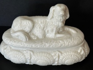 lot 45 image: Very Early Unmarked Belleek Covered Dish