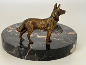 lot 174 image: Vintage Marble Desk Tray with Bronze German Shepard Figurine