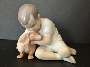 lot 179 image: Vintage Bing and Grndahl Figurine Number 1951