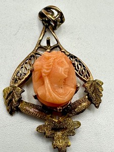 lot 35 image: Antique 10k Cameo Pendant