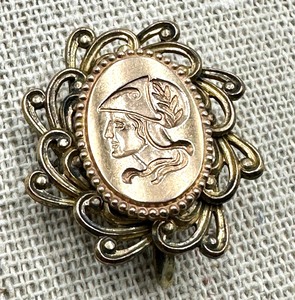 lot 32 image: Antique Watch Pin
