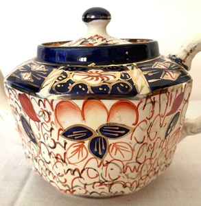 lot 387 image: Vintage English Gaudi Welsh Teapot