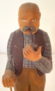 lot 392 image: Vintage Wood Carved Man with a Pipe Figurine