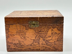 lot 362 image: Vintage Hand Crafted Wooden Box