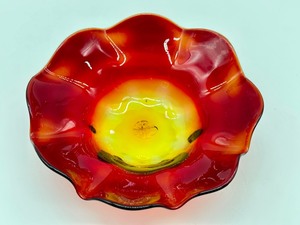 lot 366 image: Antique Pairpoint Amberina Dish